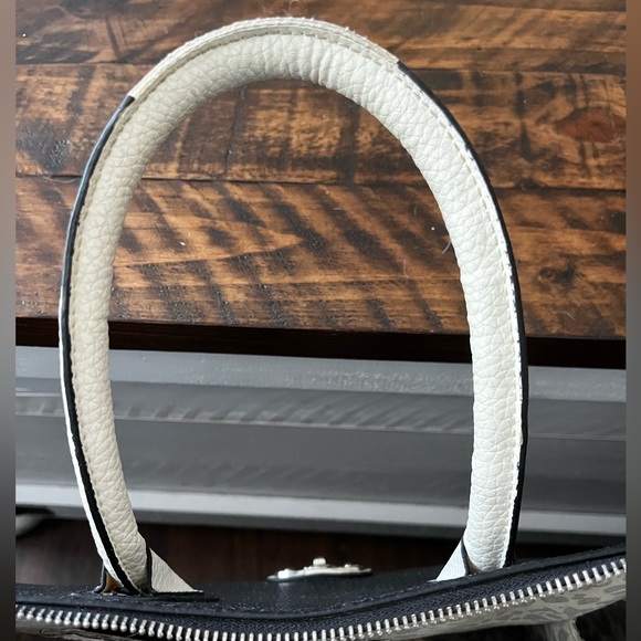 Guess Black and White large satchel with detachable shoulder strap - Picture 6 of 6